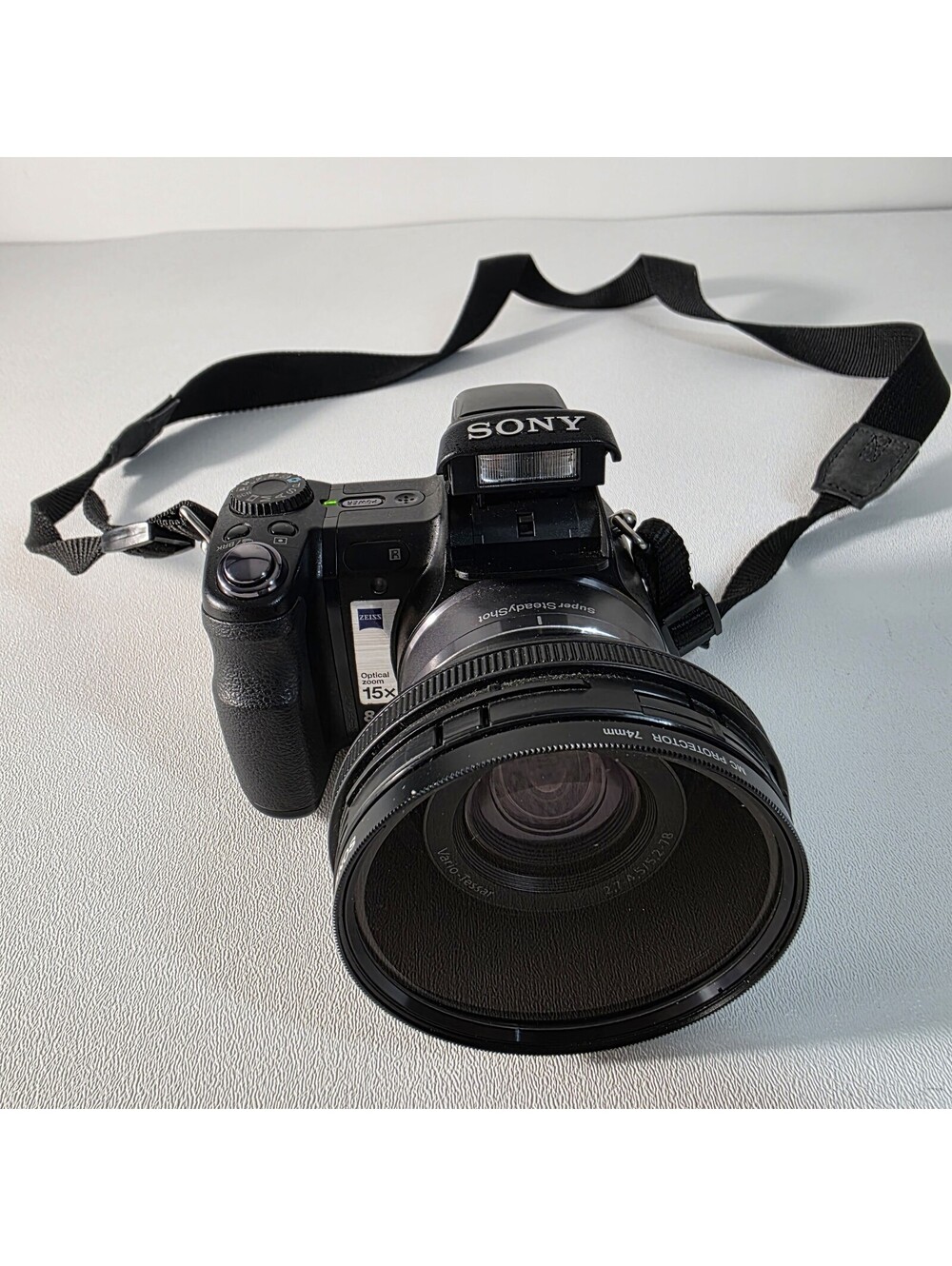 Sony Cyber-shot DSC-H9 8.1MP Digital Camera Bundle - Black, Tube, Filter, Card - Picture 3 of 9